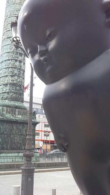 Rencontre avec les gros bébés de Li Chen, place vendome