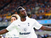 Tottenham Adebayor avec réserve