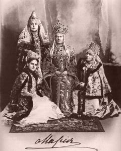 Великая княгиня Мария Павловна с фрейлинами