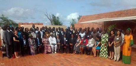 Photo de famille des participants (Représentants des gouvernements, société civile et experts)