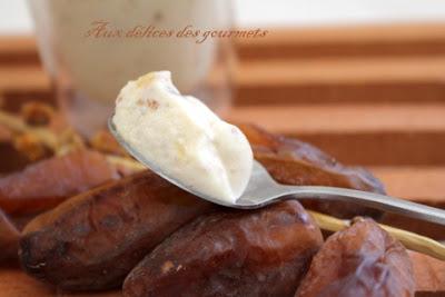 MOUSSE DE FROMAGE BLANC VANILLÉE AUX DATTES