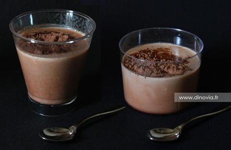 Chocolat chaud dans verre jetable