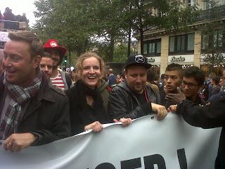 Techno Parade Paris 2013 (14 septembre) sous la pluie, mais très rythmé !!! Au départ, Jack Lang et Nathalie Kosciusko-Morizet. Photos by Ronald Tintin