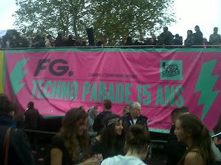 Techno Parade Paris 2013 (14 septembre) sous la pluie, mais très rythmé !!! Au départ, Jack Lang et Nathalie Kosciusko-Morizet. Photos by Ronald Tintin