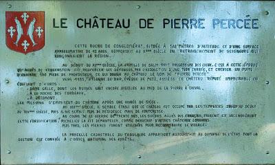 Au château de Pierre-Percée où l'on apprend pourquoi la pierre est percée.
