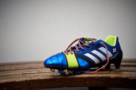 Des lacets pour soutenir la lutte contre l’homophobie