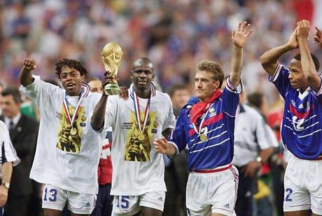 LA PHOTO DU JOUR. Elysée: Lilian Thuram épinglé par François Hollande