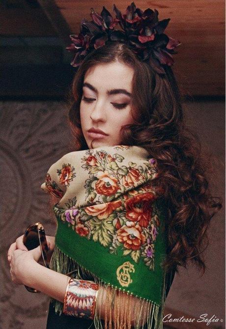 Le Top des couleurs Pantone 2013 -2014 et les foulards Comtesse Sofia foulard-carre-vert-fleuri-comtesse-sofia-paris-cyparisse-breeze