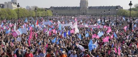 Thousands of gay marriage opponents take part in the 