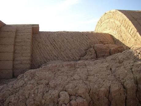 Égypte, oasis de Dakhla, ruines de Ayn Asil. 800px-Voute