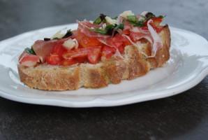tartine_bruschetta_tomate_jambon_jambon de parme_basilic_parmesan