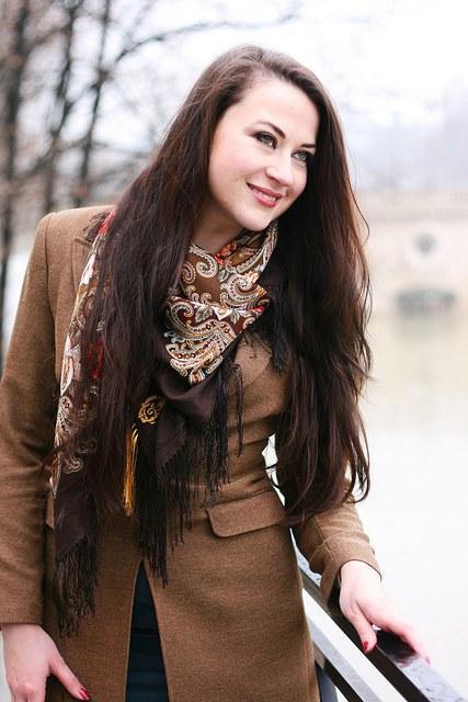 Comment porter un foulard en hiver Foulard-comtesse-sofia-autour-du-coup