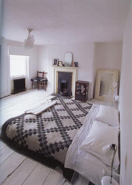 { Pour ou Contre } Une cheminée dans la chambre...? | www.decocrush.fr