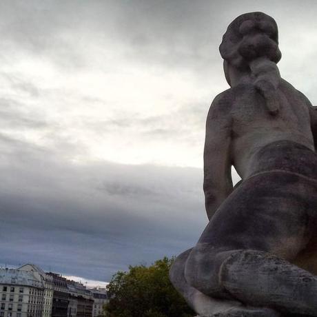 gaga-one-gare-de-lest-statues3 gaga-one-gare-de-lest-statues3