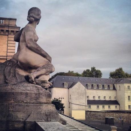 gaga-one-gare-de-lest-statues2 gaga-one-gare-de-lest-statues2