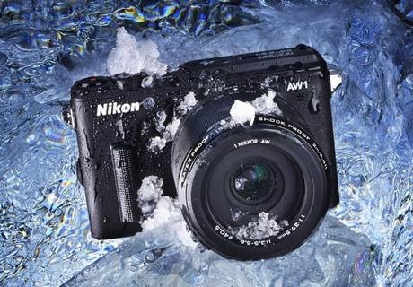 Nikon 1 AW1, appareil à objectif interchangeable étanche et antichoc