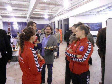 L'équipe féminine de Handball du LLMH, qui évolue en 2ème division, présentée aux sponsors (2/2)