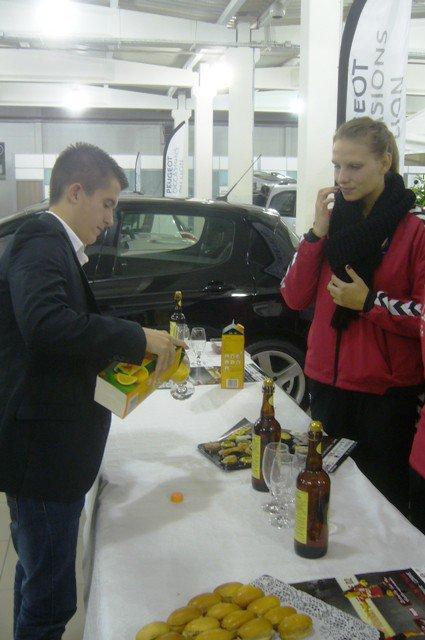 L'équipe féminine de Handball du LLMH, qui évolue en 2ème division, présentée aux sponsors (2/2)