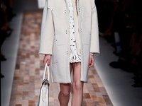 Valentino: Raffinement et Élégance.