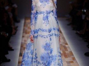 Valentino: Raffinement et Élégance.