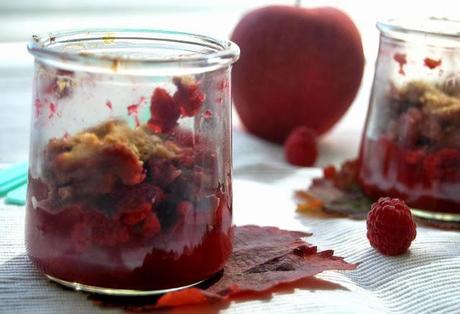 Crumble pomme framboise pour souhaiter la bienvenue à l'automne Crumble pomme framboise pour souhaiter la bienvenue à l'automne