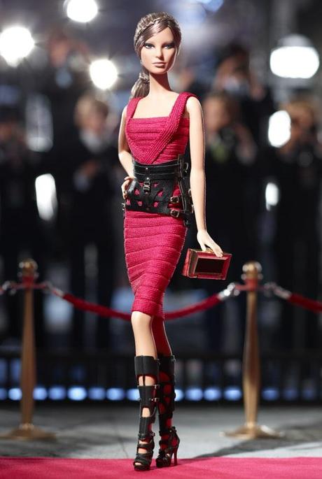 Glamour : Barbie en Hervé Léger by Max Azria