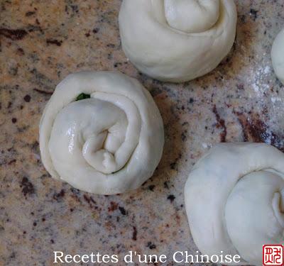 Cong you bing (galette fine aux ciboules) 葱油饼 cōng yóu bǐng