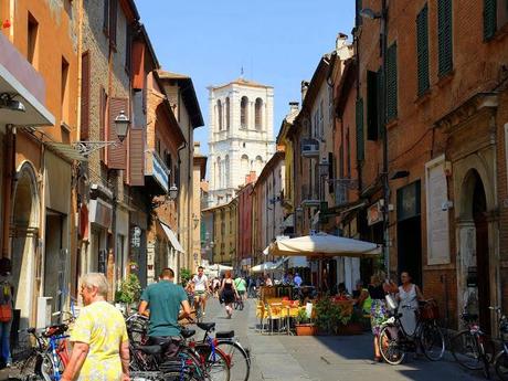La Slovénie avec les enfants #8 : dernière étape en Italie, à Ferrara, la ville rose à vélo