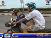 Thaïlande: Labrador milite pour port casque [HD]