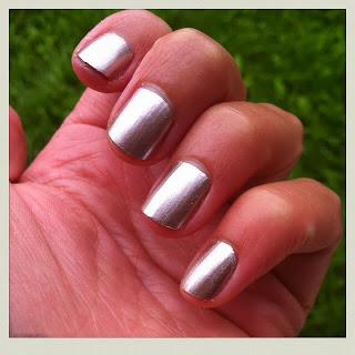 LE vernis de folie qui envoie du rêve, des paillettes, la Fée Clochette et tout le tralala