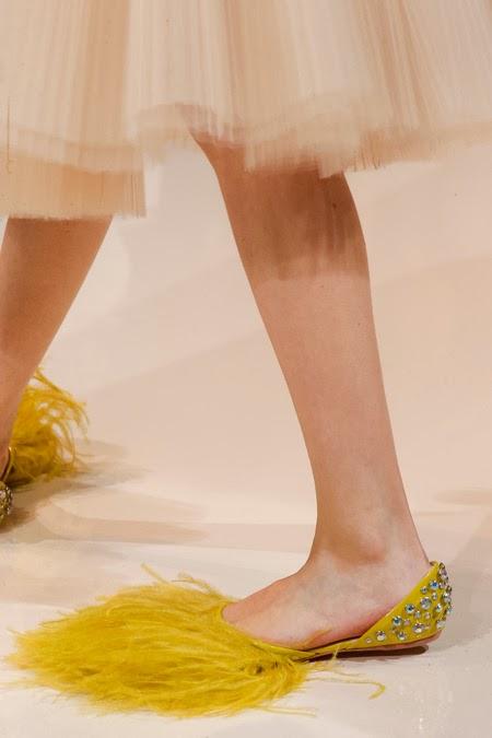 Le retour de la chaussures à plumes...