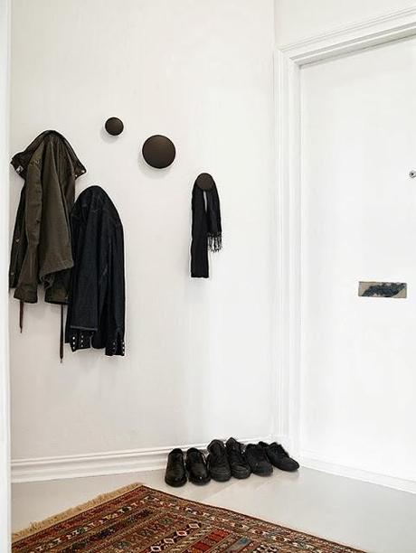 Small space living: good examples...