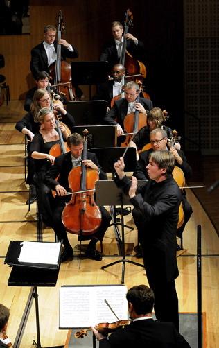 LUCERNE FESTIVAL 2013: ESA-PEKKA SALONEN dirige le PHILHARMONIA ORCHESTRA le 13 SEPTEMBRE 2013 avec Gerard FINLEY, Christiane STOTIJN, Paul GROVES (BERLIOZ, ROMÉO ET JULIETTE)