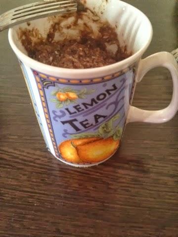 Mug cake chocolat noir-pralin : le réconfort du dimanche !