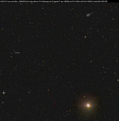 La comète ISON photographiée le 28 septembre 2013 en compagnie de Mars et de l'astéroïde Eros (© Rolando Ligustri)