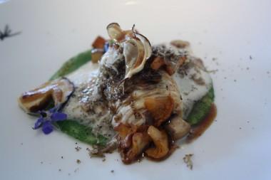 Restaurant Cyril Attrazic Nouilles de céleri rave champignons du massif jus à lhuile de truffe copie 380x253
