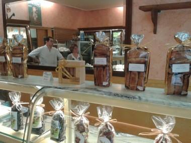 Interieur de la pâtisserie 380x285