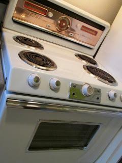 Un poêle au look futuriste digne de mon téléphone, en réaction à l'obsolescence planifiée