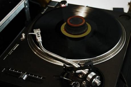 Fashion-Week-dont-believe-the-hype-stand-misericordia-collection-portant-jardin-tuileries-sur-mode-13