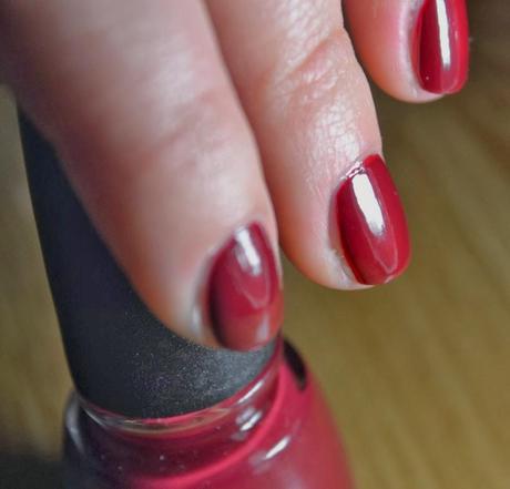 Bloody nails (One more Merlot - China Glaze)