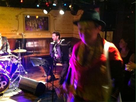 La fête au Lucernaire d'enfer, que de spectacles présentés, quels mélanges et initiatives à tous les étages...