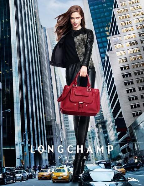 La nouvelle campagne Longchamp « Bigger than Life », dans l’Interview Très Stratégique