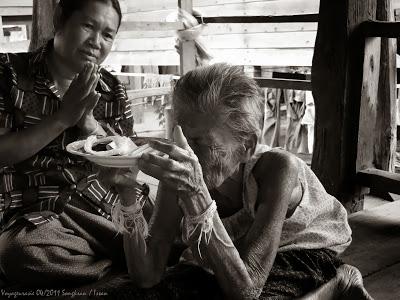 Thaïlande: Retour à l'école à 96 ans [HD]
