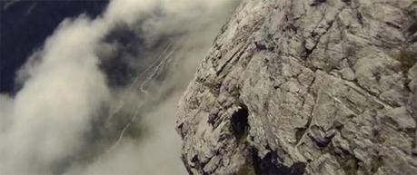 Découvrez le reportage Outlines sur le Wingsuit