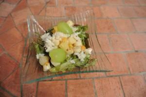Salade noix St Jacques crabe et fruits