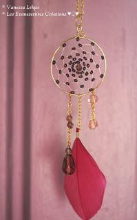 bijoux contemporain attrape reves poetique plume rose veritable perles de cristal facetté pourpre violette 