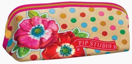 Poetry Pencilcase Triangle © PIP Studio