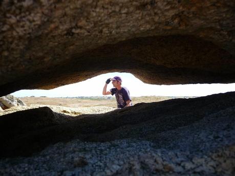 légèrement regardant