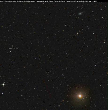 La comète ISON photographiée le 28 septembre 2013 en compagnie de Mars et de l'astéroïde Eros (© Rolando Ligustri)