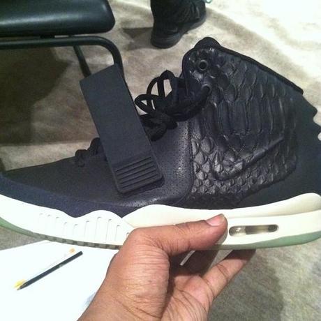 Nike Air Yeezy 2 Black Leather Sample nike-air-yeezy-II-leather-black